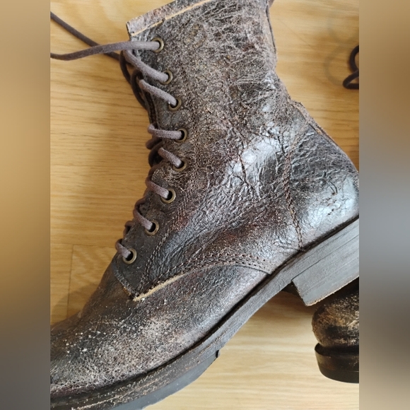 FRYE Veronica Combat Boots Antique Black/Brown Distressed Brush Off Leather Sz 8 - Picture 16 of 16